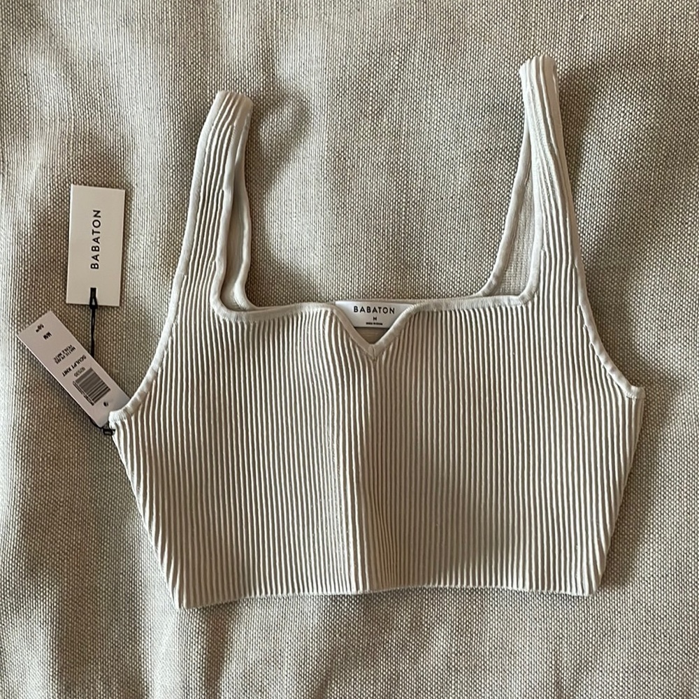 NWT Aritzia Sculpt Knit Crop Top